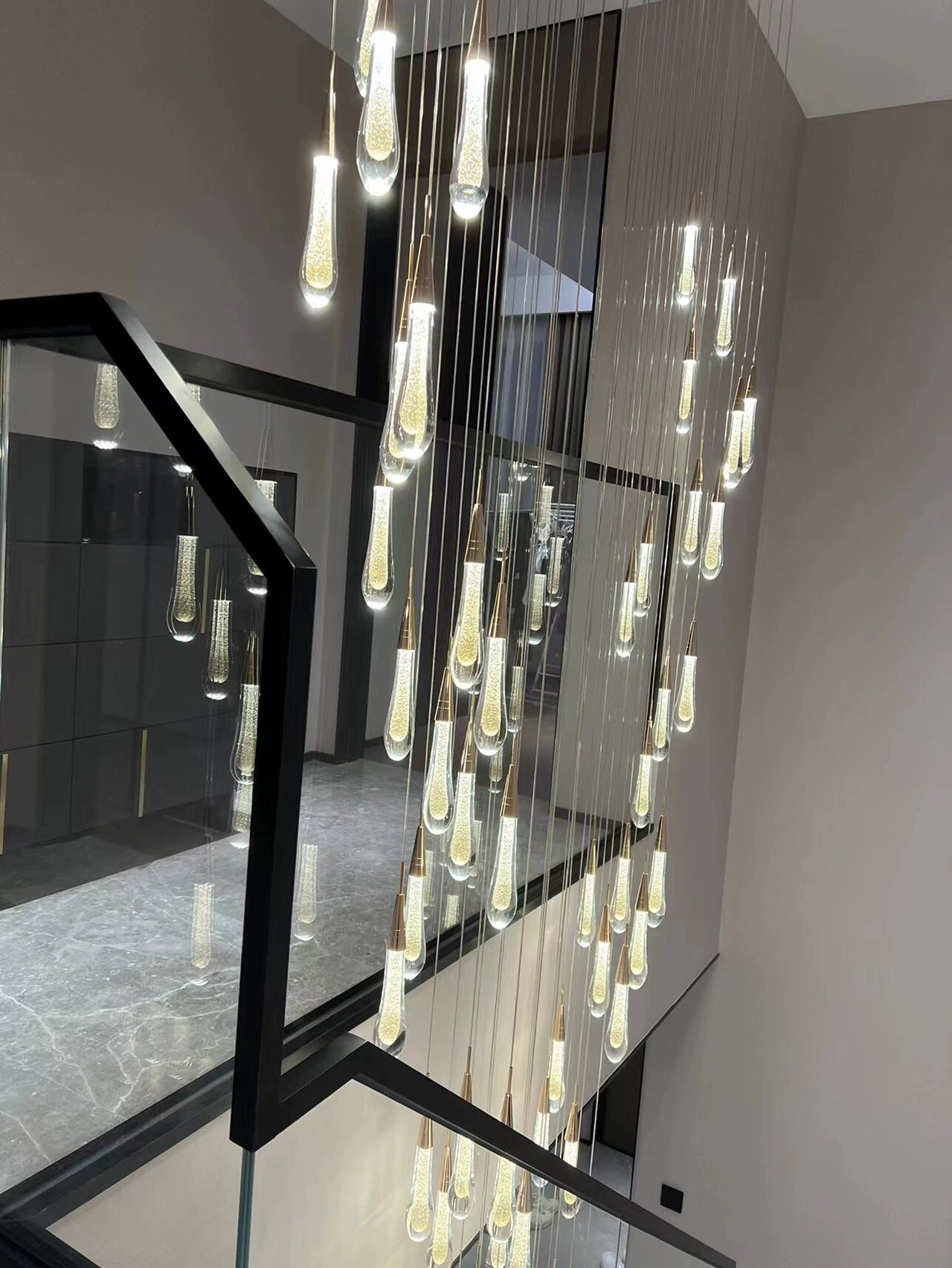 Elevating staircase lighting with contemporary charm