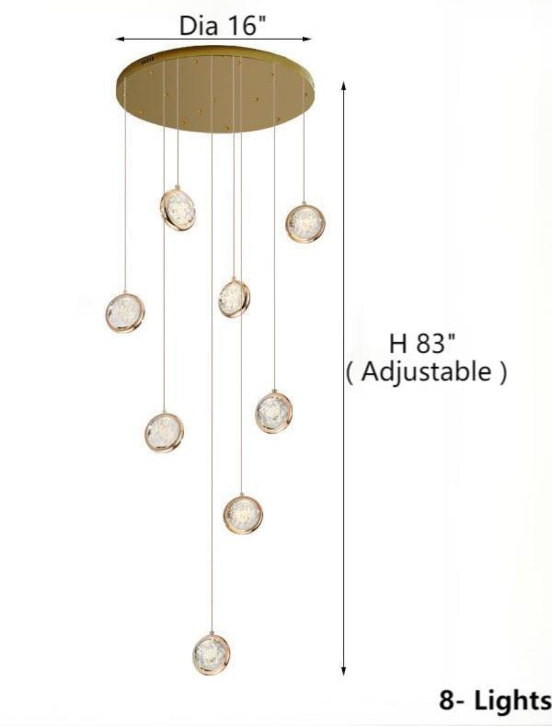 In the entrance hall, eight luxurious golden bubble crystal chandeliers hang from the ceiling, and the two-story-high ceiling above the staircase is decorated with randomly arranged K9 crystal spheres.