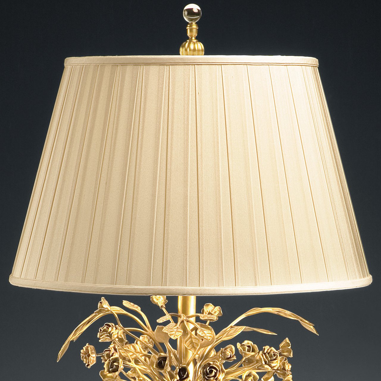 Brass vase table lamp
